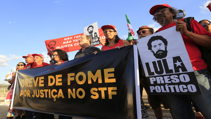 Varios militantes desarrollan una huelga de hambre para pedir que Lula sea puesto en libertad.