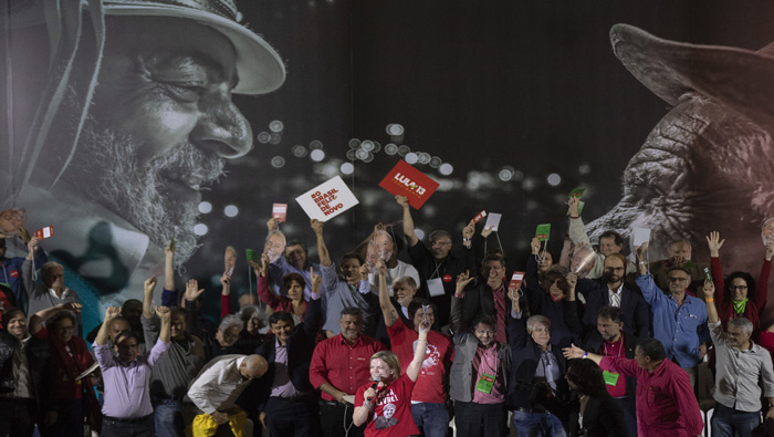 El Partido de los Trabajadores (PT) oficializó el sábado la candidatura de Lula.