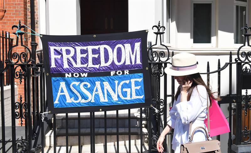 La vida de Assange corre peligro, afirman sus familiares y amigos.