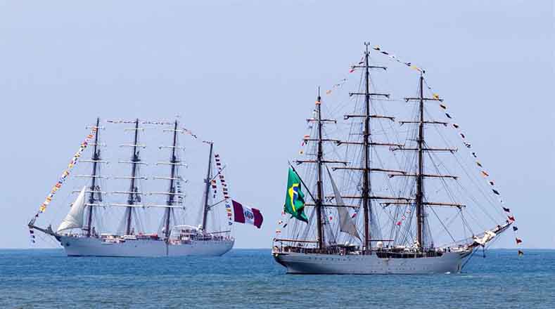 El buque Unión lanzó 21 salvas de saludo antes de llegar al terminal Don Diego del puerto de Santo Domingo.