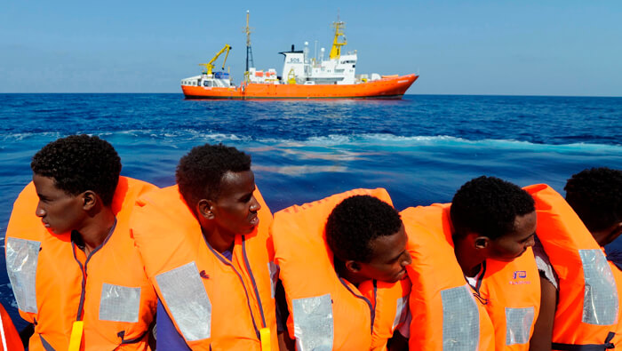 Los gobiernos de Malta e Italia habían rechazado recibir al barco de refugiados