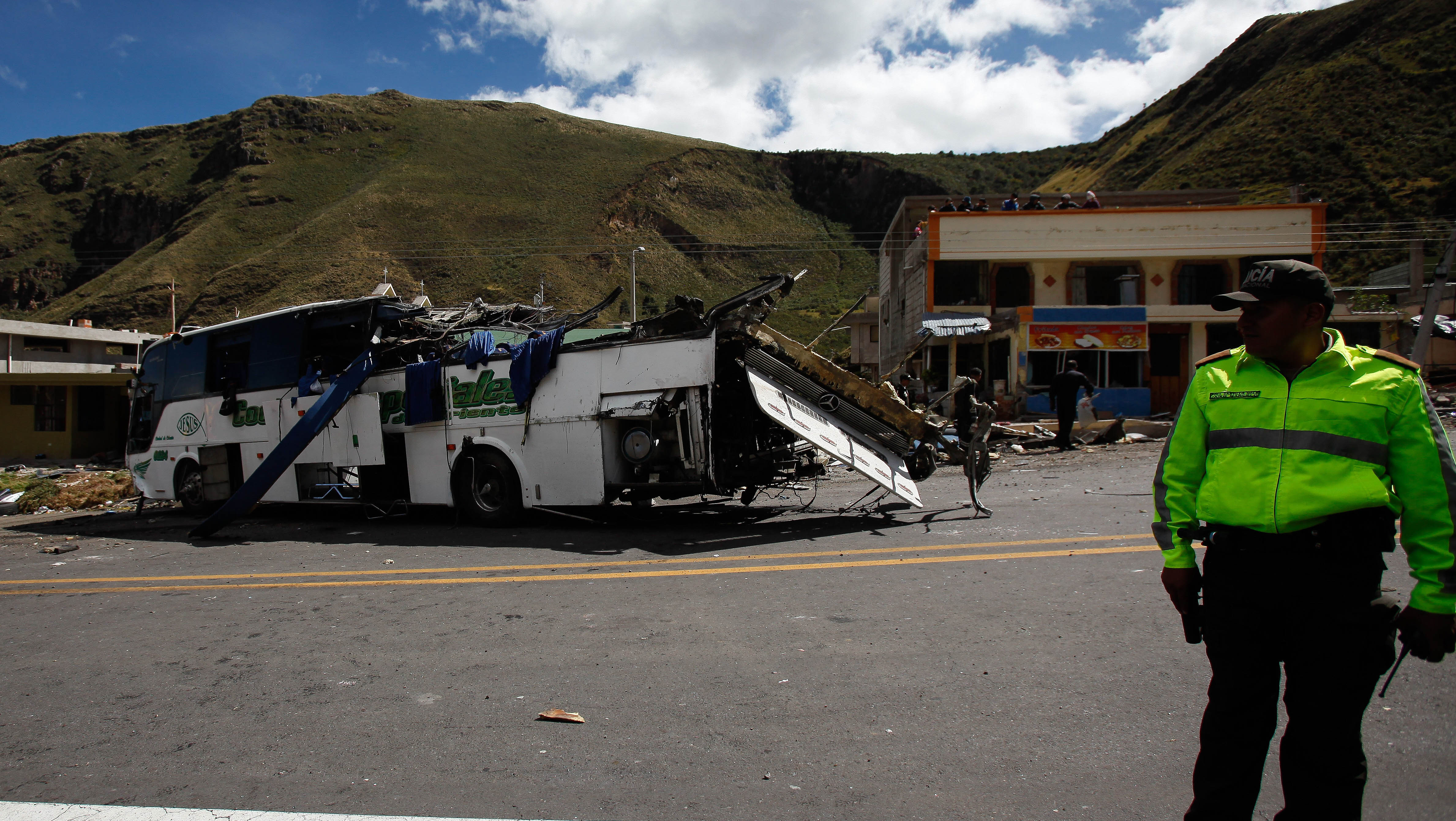 El accidente dejó al menos 22 pasajeros heridos, 14 colombianos, tres venezolanos y cinco ecuatorianos.