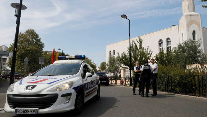 Efectivos policiales establecieron un perímetro de seguridad donde sucedió el atentado