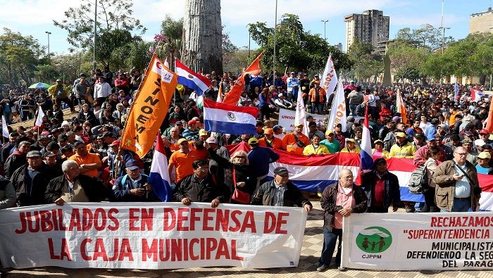 Los asistentes a la concentración en la Plaza de Armas afirman que esta situación afecta a todo el pueblo uruguayo.