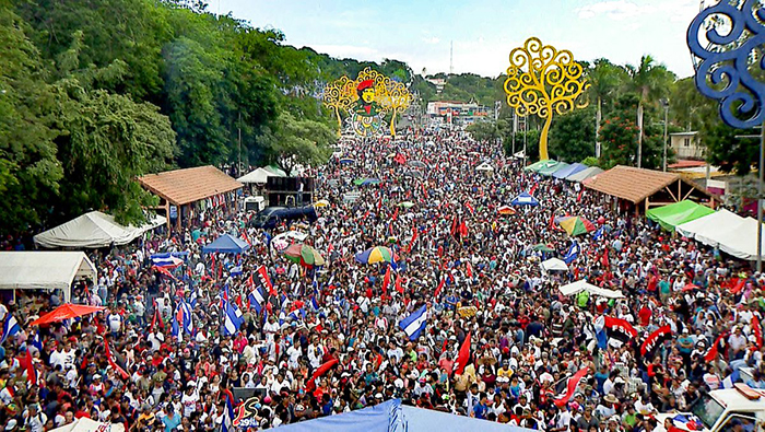 La manifestación, denominada “Caminamos por la paz y la vida” recorrió cerca de cinco kilómetros, finalizando en la rotonda Hugo Chávez.
