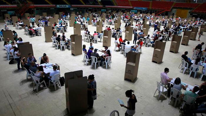 Funcionarios del ente electoral auditan las votaciones de consulta anticorrupción