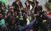 Miles de refugiados esperan abandonar el campamento de la isla de Lesbos