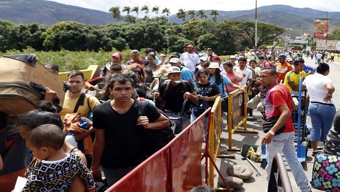 El 67 por ciento de las personas que cruza la frontera en el puente de Cúcuta son de nacionalidad colombiana.