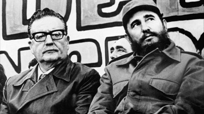 Salvador Allende no solo se convirtió en el primer presidente socialista en el mundo en ser elegido democráticamente, también fue el primero en intentar transitar al socialismo por la vía pacífica, conocida como la vía chilena al socialismo.