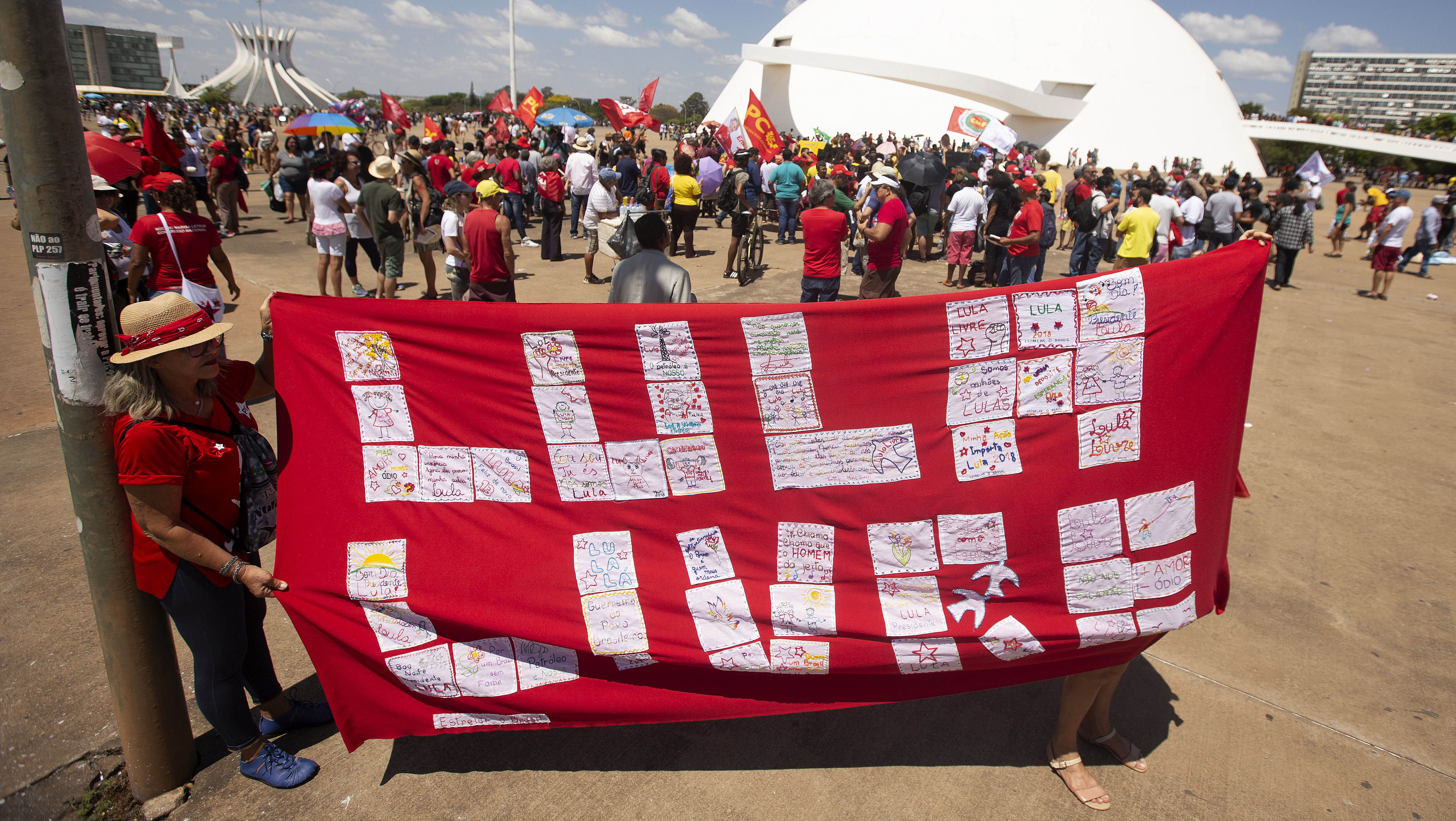Los movimientos sociales de Brasil continúan en movilizaciones de calle para denunciar que Lula es un preso político.