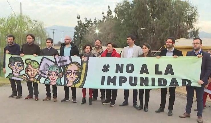 Representantes del Frente Amplio chileno demandan justicia por los crímenes de la dictadura.