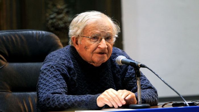 Chomsky manifestó que la detención del expresidente brasileño es un 