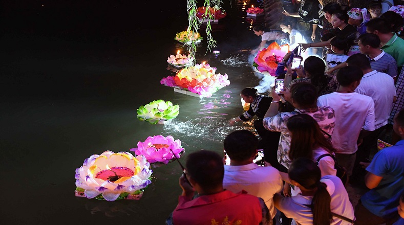 El Festival de Medio Otoño Chino es una celebración llevada a cabo en la mayoría de los países de Asia Oriental.