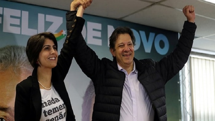 La candidata a la vicepresidencia de Brasil, Manuela D'Ávila, fue amenzada por un usuario por medio de las redes sociales. 