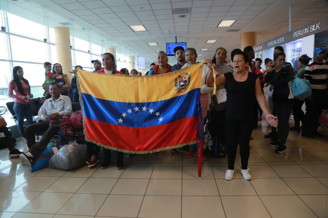 Más de 3.000 venezolanos han regresado a su país tras denunciar sufrir explotación laboral y ataques xenofóbicos.