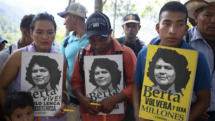 El 2 de marzo de 2018 la activista ecológica hondureña Berta Cáceres fue asesinada a disparos en su casa.