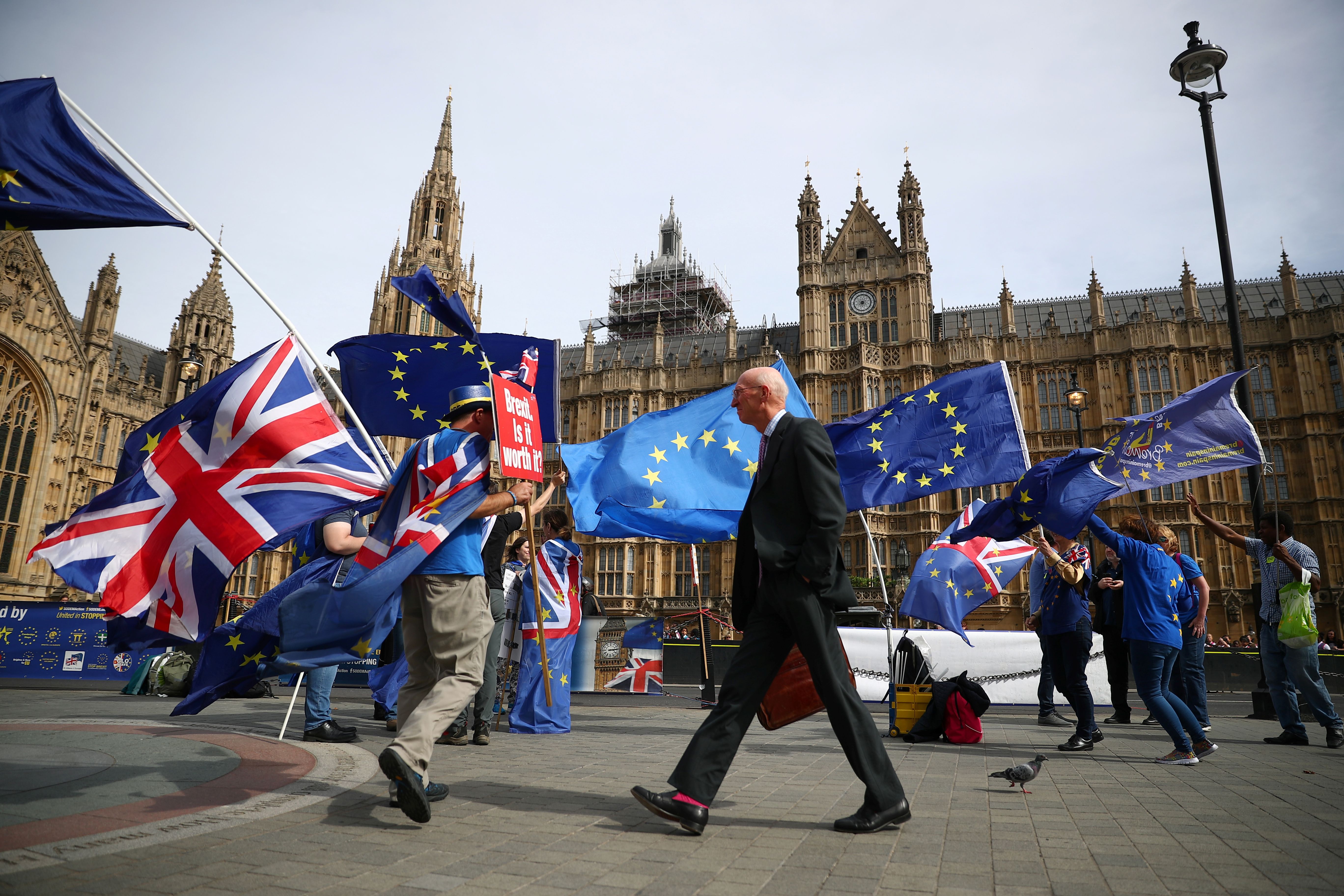 Londres y Bruselas están negociando por llegar a un acuerdo sobre el Brexit.