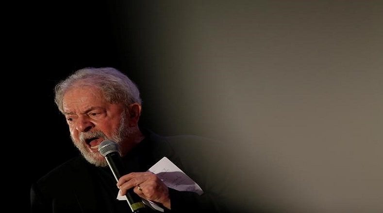 Fernando Haddad, el sustituto de Lula para las elecciones, es segundo en las encuestas.