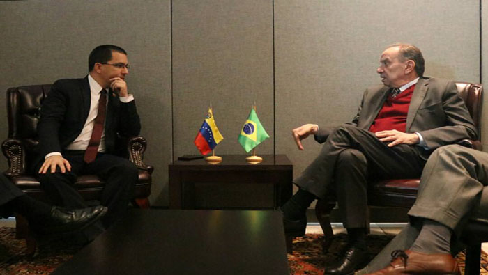 Jorge Arreaza (i) dialogó con Aloysio Nunes en Nueva York.
