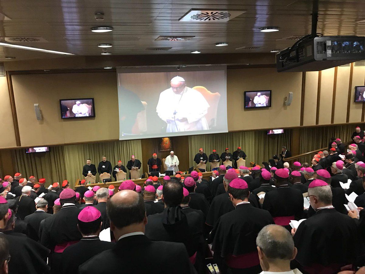 El Papa pidió a los obispos presentes en el Sínodo, a escuchar sin estereotipos