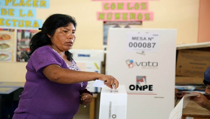 Los peruanos se han dirigido desde 08H00 de la mañana a los centros electorales a ejercer su derecho al voto.