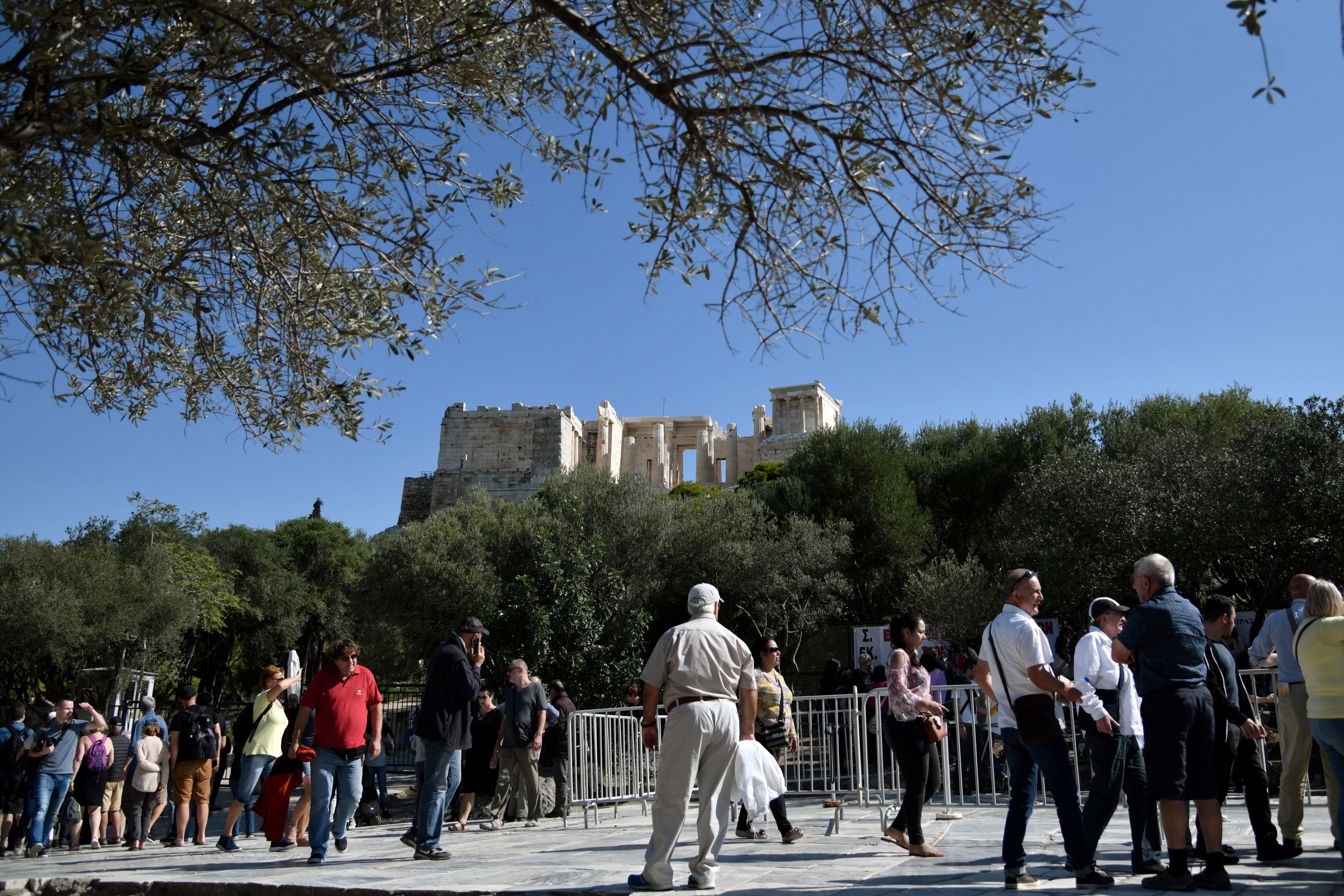 Los manifestantes exigen al Gobierno de Grecia que anuncie los sitios culturales se están considerando para el fondo de activos que serán privatizados.