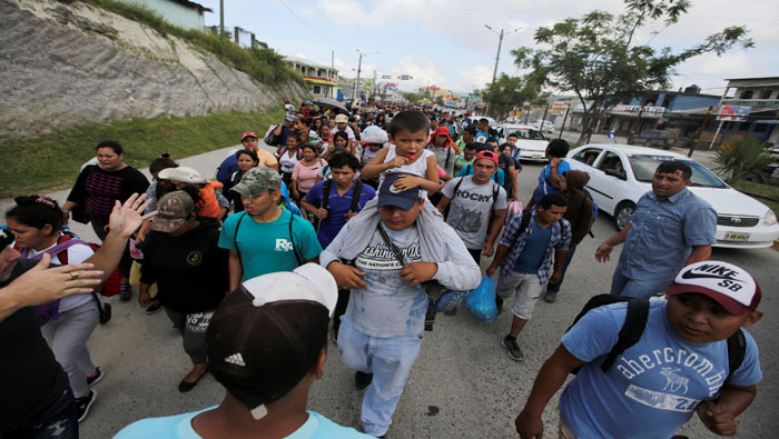 Más de 1.000 hondureños intentan llegar a Estados Unidos.