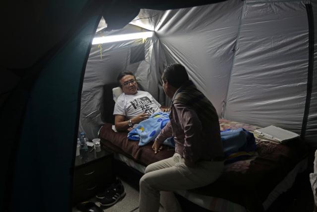 Juan Carlos Yepes, profesor y representante ante el Consejo Superior de la Universidad de Caldas ya suma ocho días en huelga de hambre..