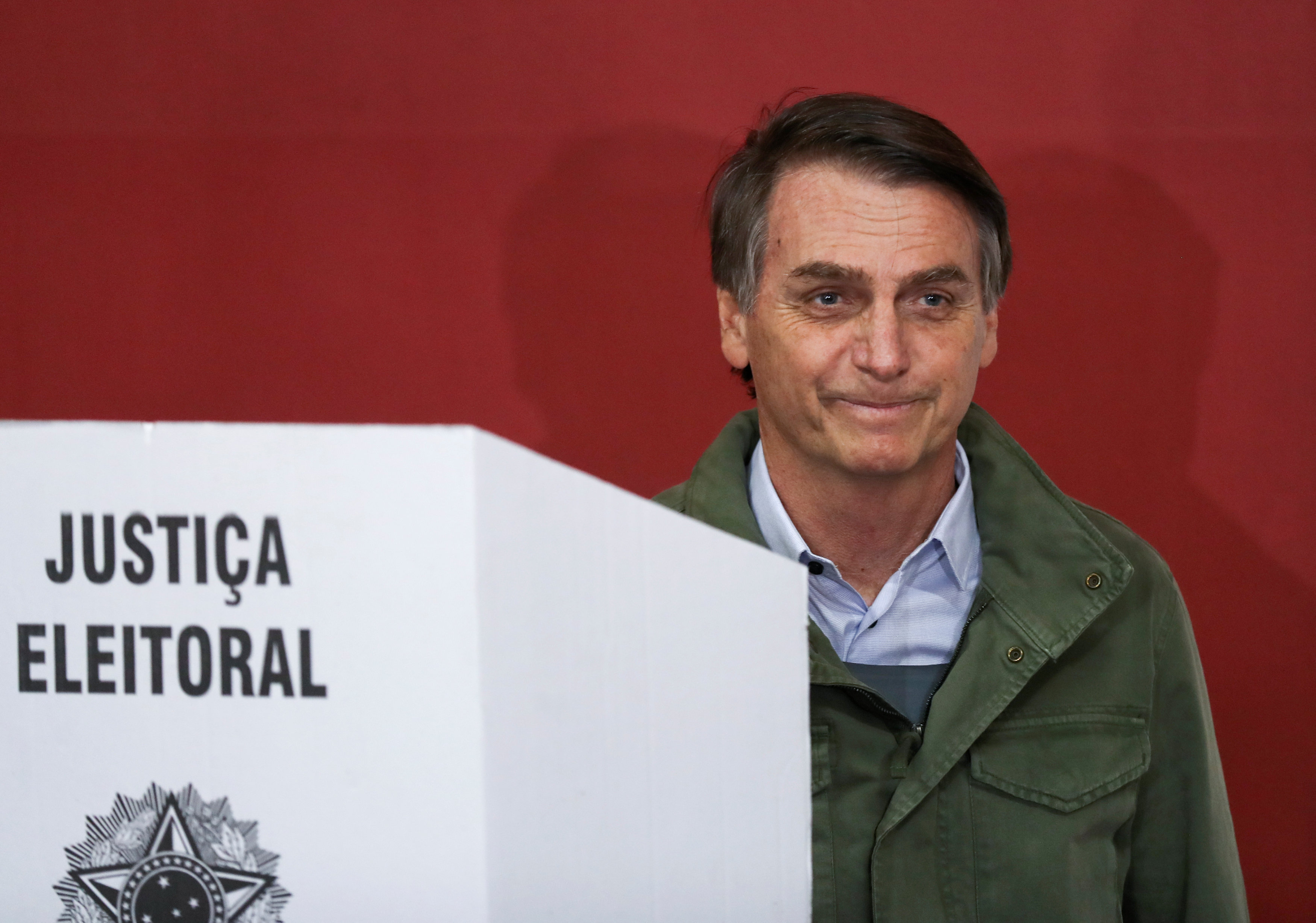 El candidato Bolsonaro ejerció su derecho al voto.