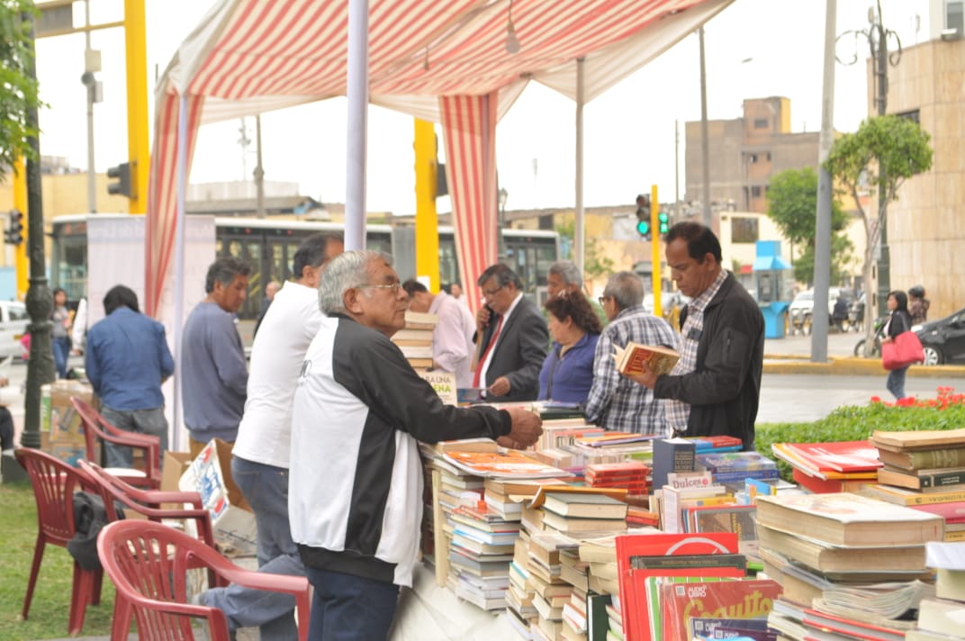 Los 16 estands que componen la Feria del Libro Viejo ofrecerán descuentos.