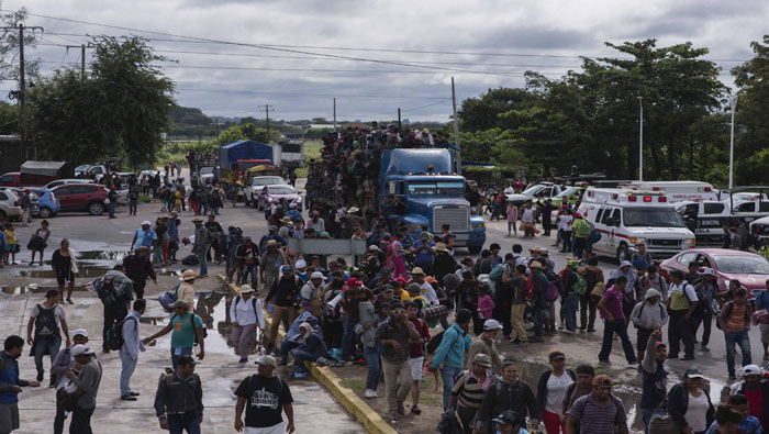 Miembros de la caravana migrante continuaron el sábado su trayecto por el estado de Veracruz (México), hacia su objetivo principal, Estados Unidos.