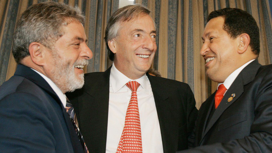 En 2005 el presidente venezolano Hugo Chávez explicó que el ALCA buscaba consolidar el poder económico de las grandes transnacionales.
