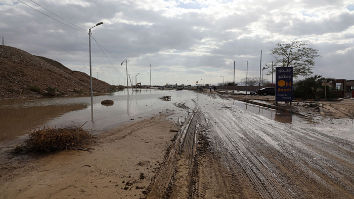 El aumento de las fuertes lluvias ocasionó el cierre de varias autopistas ante el riesgo para la población.