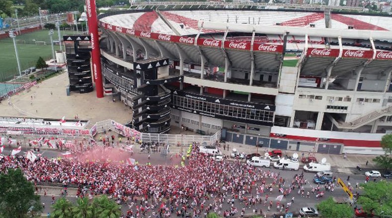 La Subcomisión del Hincha preparó un encuentro entre los fanáticos de River por no poder asistir al estadio de La Bombonera por cuestiones de seguridad. 