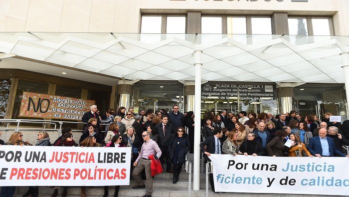Este lunes arrancó la huelga a raíz de la falta de consenso entre los trabajadores del Poder Judicial español y el Ministerio de Justicia.