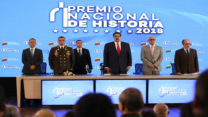 Nicolás Maduro (c) llamó a rescribir la historia en las universidades de la República Bolivariana de Venezuela.