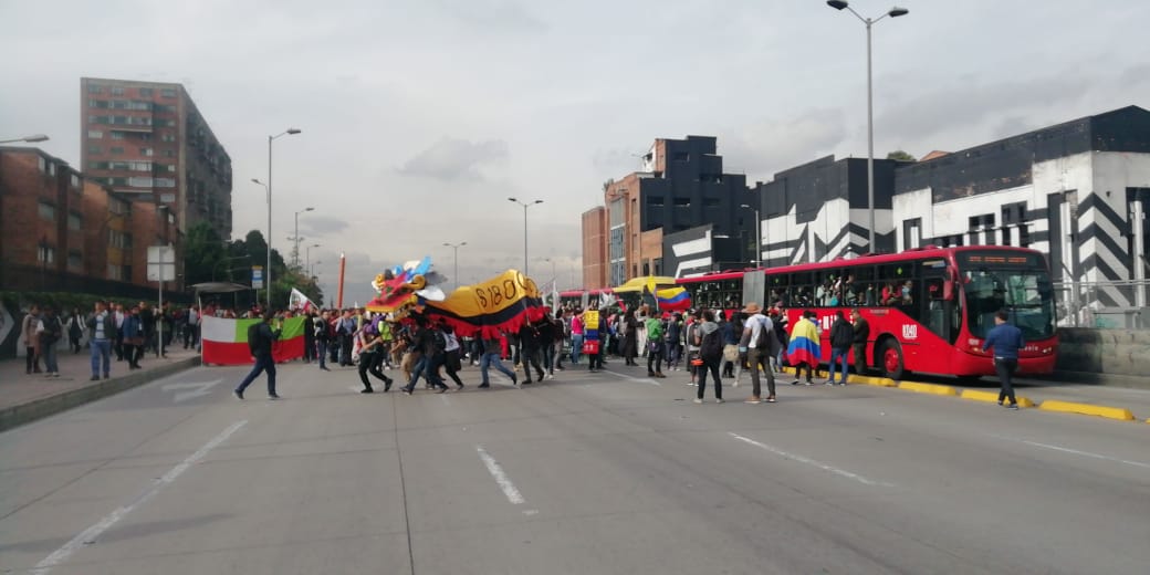 Ante la falta de acuerdo con el Gobierno, los estudiantes salieron de nuevo a protestar en las calles de Bogotá.