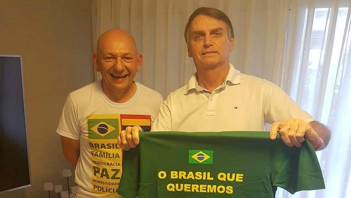 Durante la campaña electoral de Brasil, Hang habría amenazado con cerrar los puestos de trabajo si Bolsonaro no resultaba electo presidente.