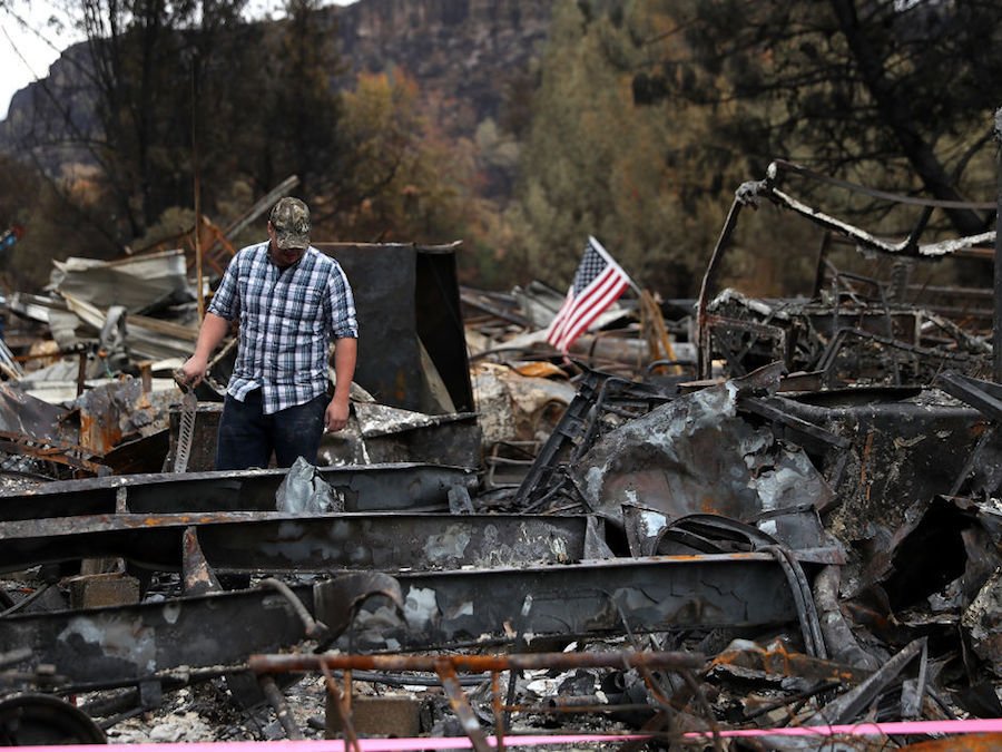 En el condado de Butte, aún permanecen más de mil bomberos apaciguando el fuego del 