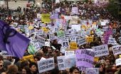 Marchan en el mundo para repudiar la violencia contra la mujer