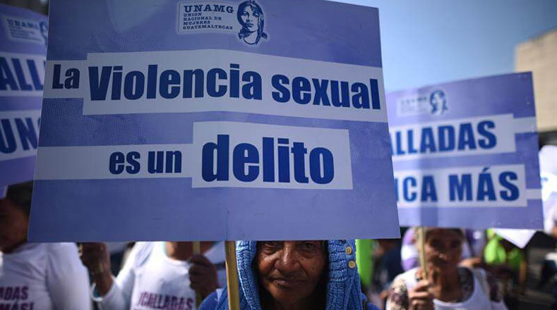 Centenares de guatemaltecas se movilizaron el domingo para reivindicar a las mujeres que han sido asesinadas y ya no tienen voz. Además, solicitaron una vida sin violencia y sin miedo para todas.