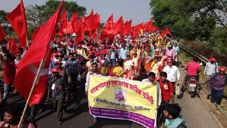 Miles de campesinos se movilizan desde Singur hasta Calcuta para demandar sus derechos y mejores condiciones laborales.
