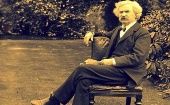Mark Twain es recordado por su tino a la critica social a través de la sátira y el humor negro. 