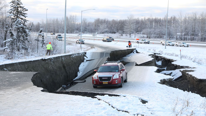 El epicentro del sismo se ubicó a 13 kilómteros de Anchorage, la ciudad más grande del estado, y con una profundidad de 40 kilómetros. 