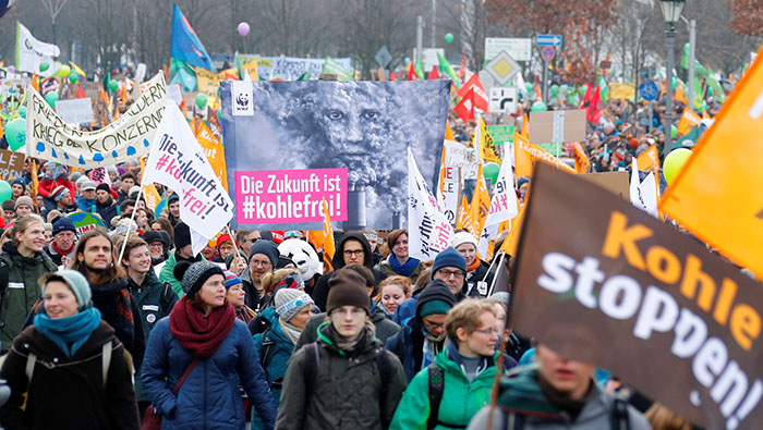Activistas marcharon contra la explotación del carbón en Berlín el pasado sábado primero de diciembre, como preámbulo a la COP 24. Se esperan más protestas en el curso de la cumbre.