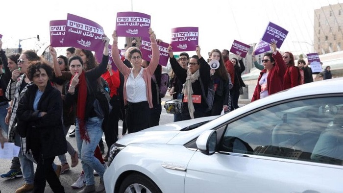 Las mujeres asistentes cerraron las calles para exigir medidas de seguridad, igualdad de derechos laborales y humanos. 