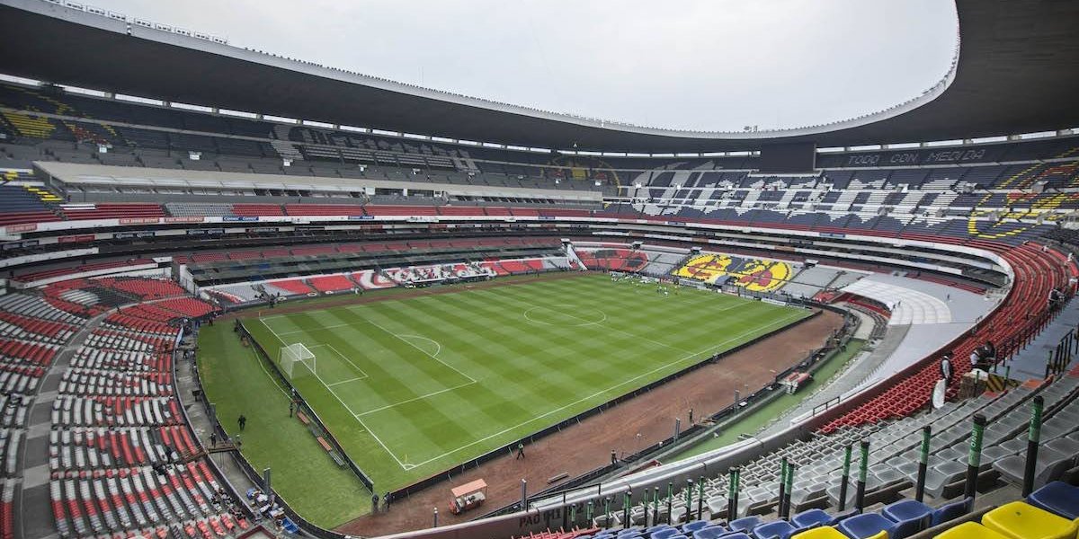 El mítico Estadio Azteca albergó la primera final que se disputó fuera de Suramérica.