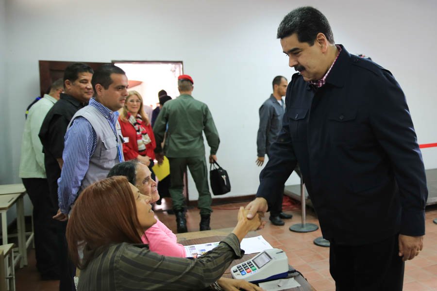 Nicolás Maduro ejerció su voto afirmando que es necesario 