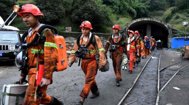 Las minas en China, especialmente las de carbón (principal fuente de energía del país), registran un alto índice de accidentes y se cuentan entre las más peligrosas del mundo.