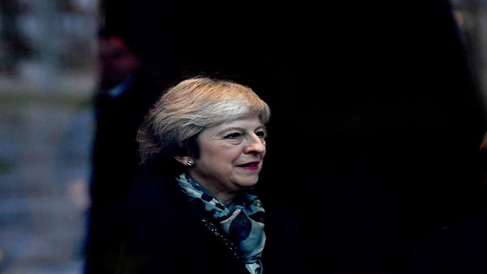 La primera ministra británica alegó que era necesaria retardar la votación sobre el Brexit debido a la preocupación de algunos parlamentarios por una decisión apresurada.